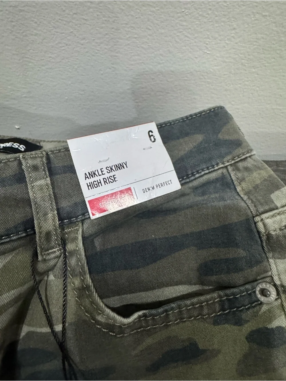 Express Olive Green Camo Ankle Skinny Pants NWT size 6 - Picture 3 of 4